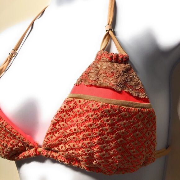 Beach Bunny Bikini Top - Picture 3 of 7